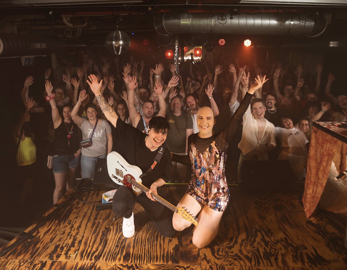 MERCI BASEL ❤️🇨🇭 Vielen Dank für eure Liebe und Energie! Bleibt weiterhin laut und bunt in Basel ✊🏳️‍⚧️🏳️‍🌈 Ich hoffe wir sehen uns ganz bald wieder! ❤️