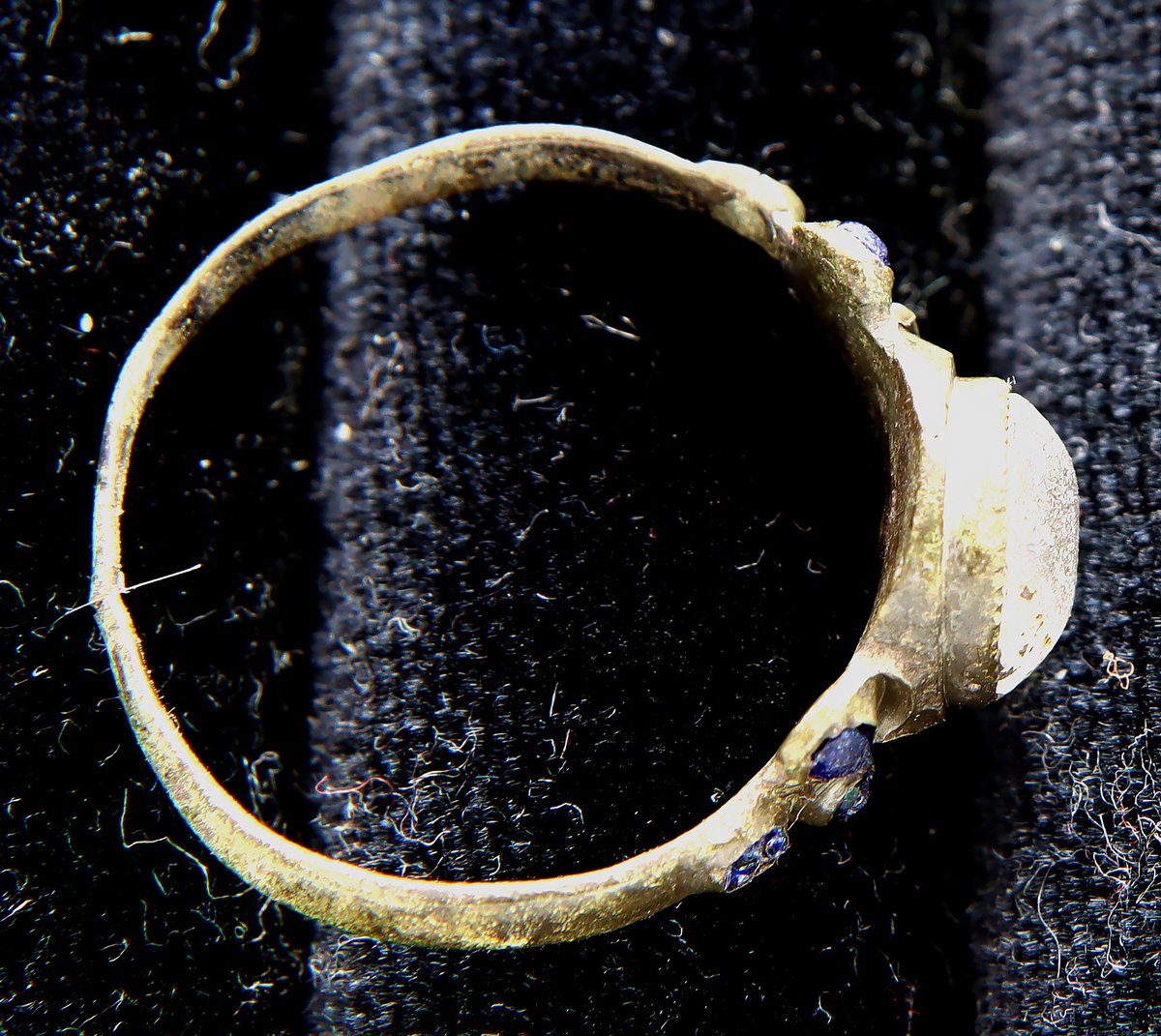lead2024's tweet image. Check out _6990 Genuine ancient AE ring. With transparent  white insert. XIV-XVII AD ebay.co.uk/itm/1668481295… #eBay via @eBay_UK  #Genuine #ancient #AE #ring #transparentwhiteinsert  #XIVAD #XVIIAD