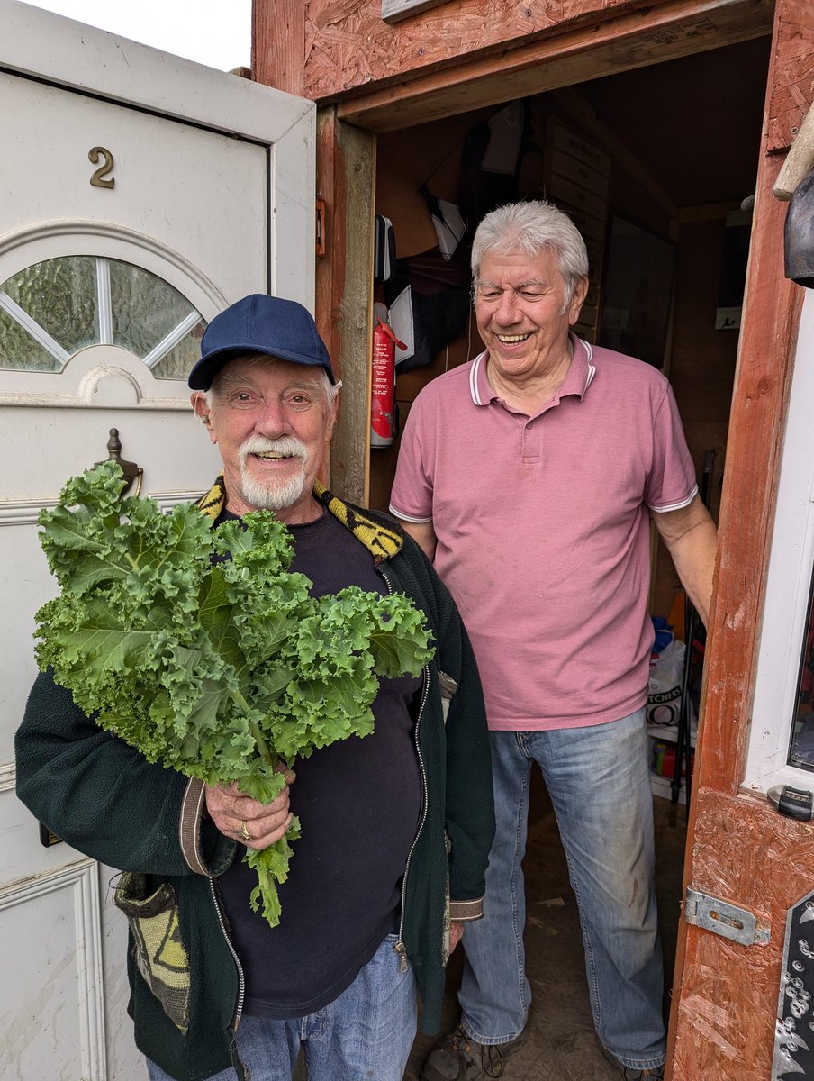 There is a true bromamce going on with this two #lances #Veterans they do love their veggies bouquet 💐🤣
#mcngcic
