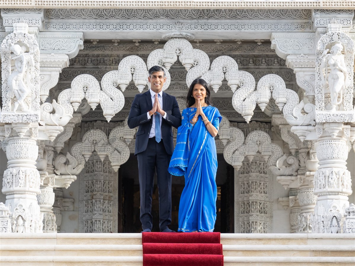 BAPS's tweet photo. British PM Rishi Sunak &amp; Akshata Murty Visit Neasden Temple, London, UK https://t.co/iyn6vvxaE6 https://t.co/sPtve3NlZl