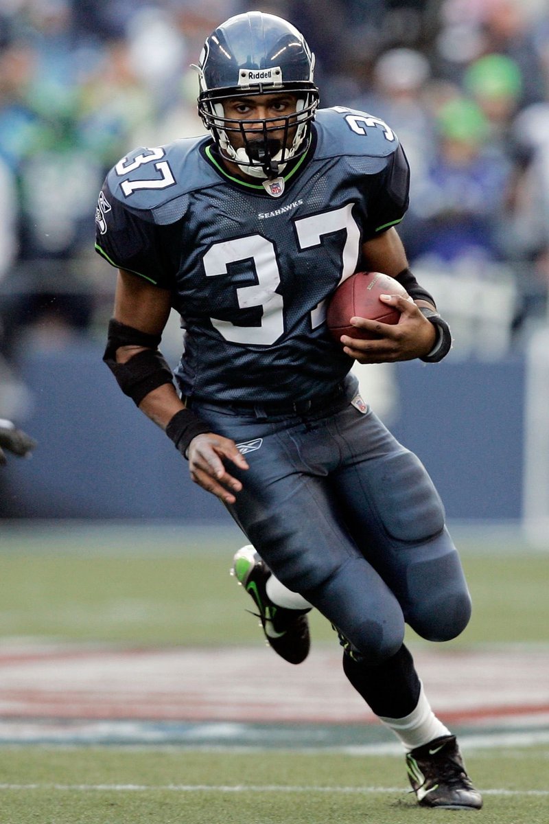 lmc2094's tweet photo. @BeerlyFootball Shaun Alexander https://t.co/kOffJiCnHJ