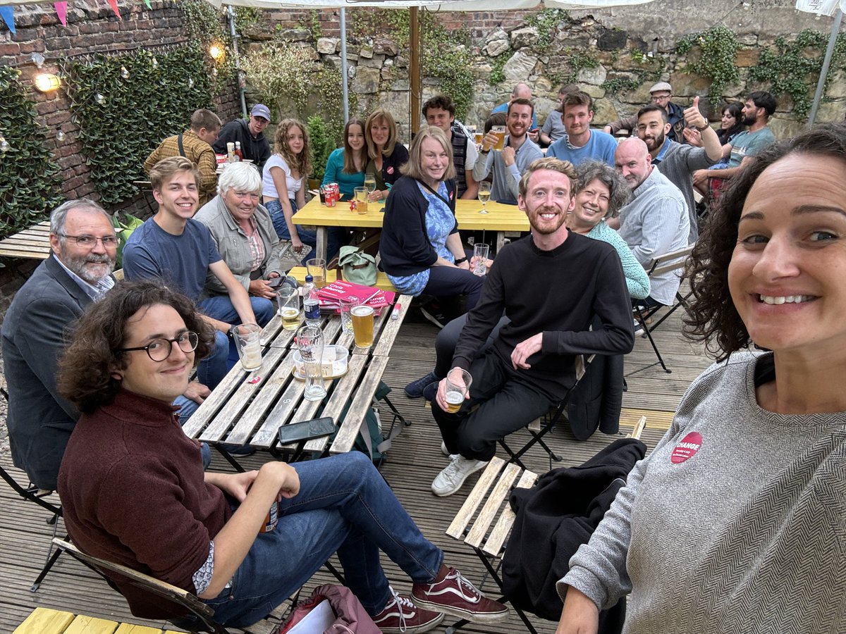 Cat_Headley's tweet photo. Well deserved drinks at the Portobello Tap after four sessions across Niddrie, Musselburgh, Duddingston and Portobello for @ChrisMurray2010 in Edinburgh East & Musselburgh. The last Sunday of the campaign! #VoteLabour #fourdaystogo ❤️🌹💪🏼 https://t.co/krmYNiUOOp
