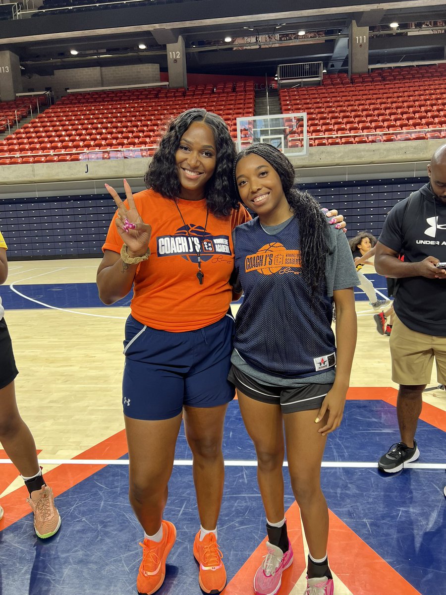 BreeSexton2's tweet photo. I had a great time developing my skills and getting to play against great competition at the Auburn Elite Camp!! Thank you for inviting me @AuburnWBB @CoachJ_AU @DeeTheeCoach 🧡💙 https://t.co/xRQUM8lY9e