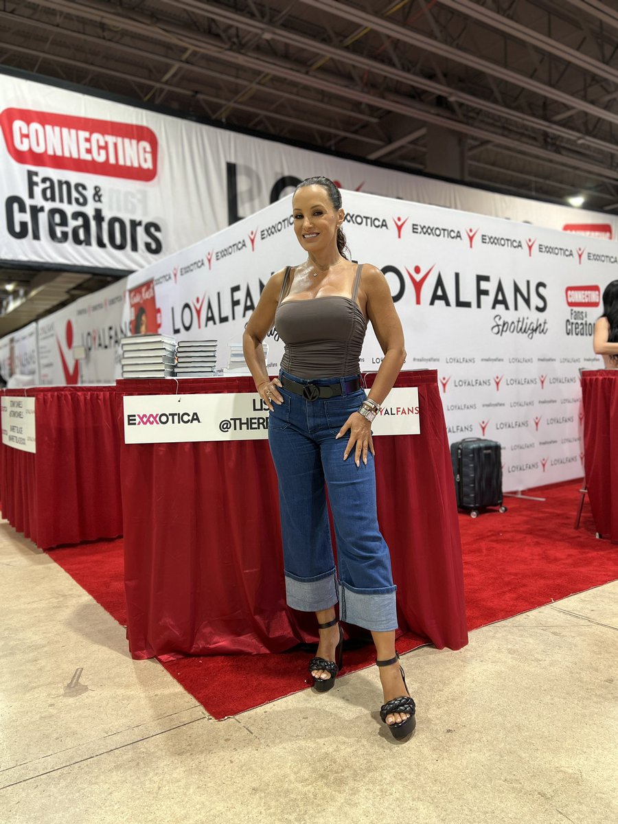 Lisa Ann tweet media