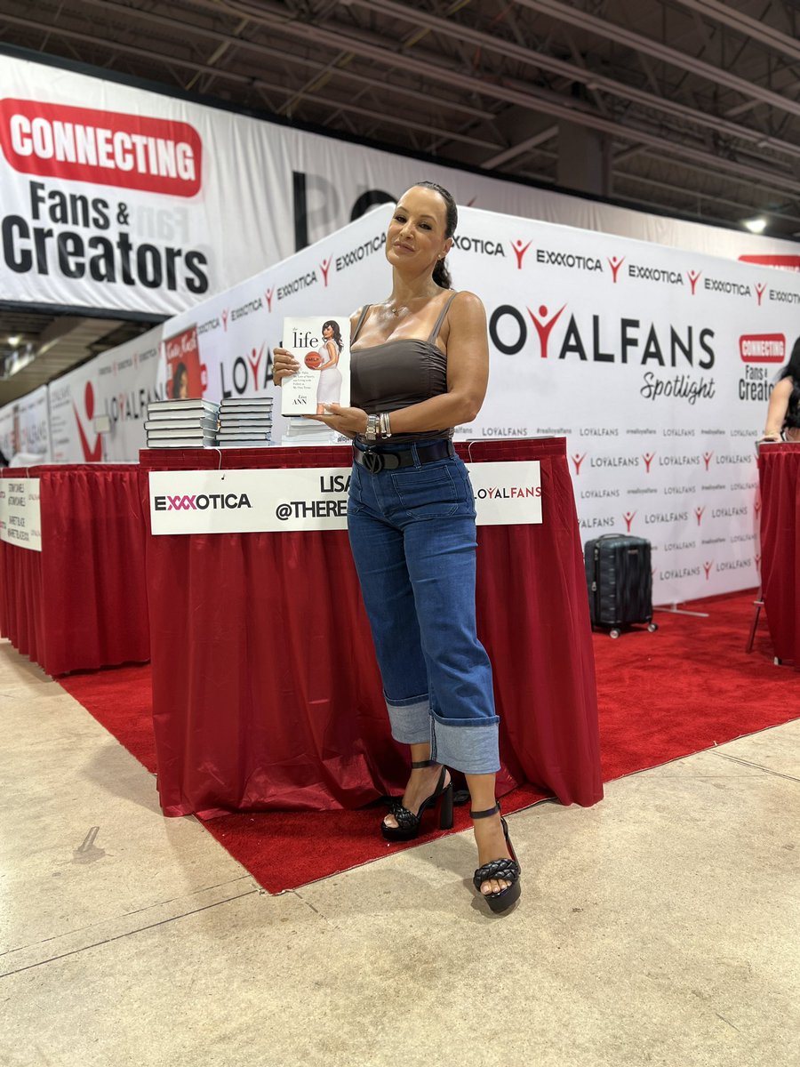 Lisa Ann tweet media