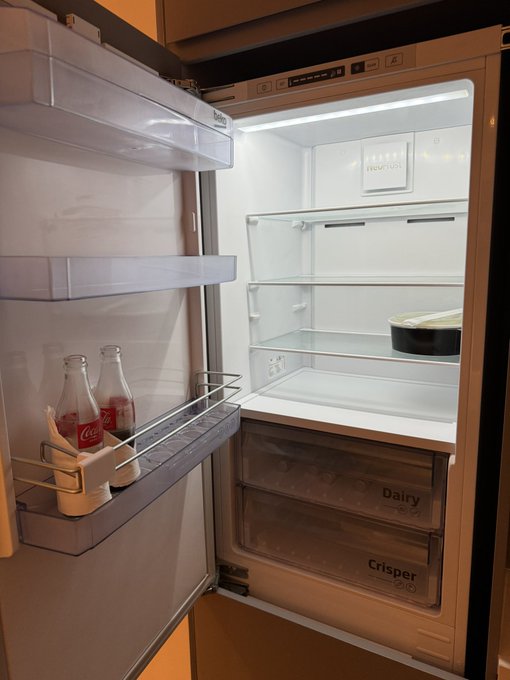 Crypto bros will make 7 figures in meme coins and live like this https://t.co/9Hq1cHM0qg