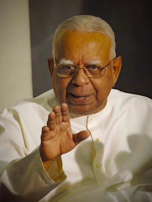 Visitharan2's tweet photo. தமிழ்த் தேசியக் கூட்டமைப்பின் தலைவரும்.
முன்னாள் எதிர்க்கட்சி தலைவருமான  இரா.சம்பந்தன்  ஐயா உடல் நலக் குறைவு காரணமாக தனது 91 ஆவது வயதில் சற்று முன்னர் காலமாகியுள்ளார்.

ஆழ்ந்த அனுதாபங்கள் ஐயா 😭@TNAmediaoffice @MASumanthiran @ShanakiyanR https://t.co/6ZhzerYeSq