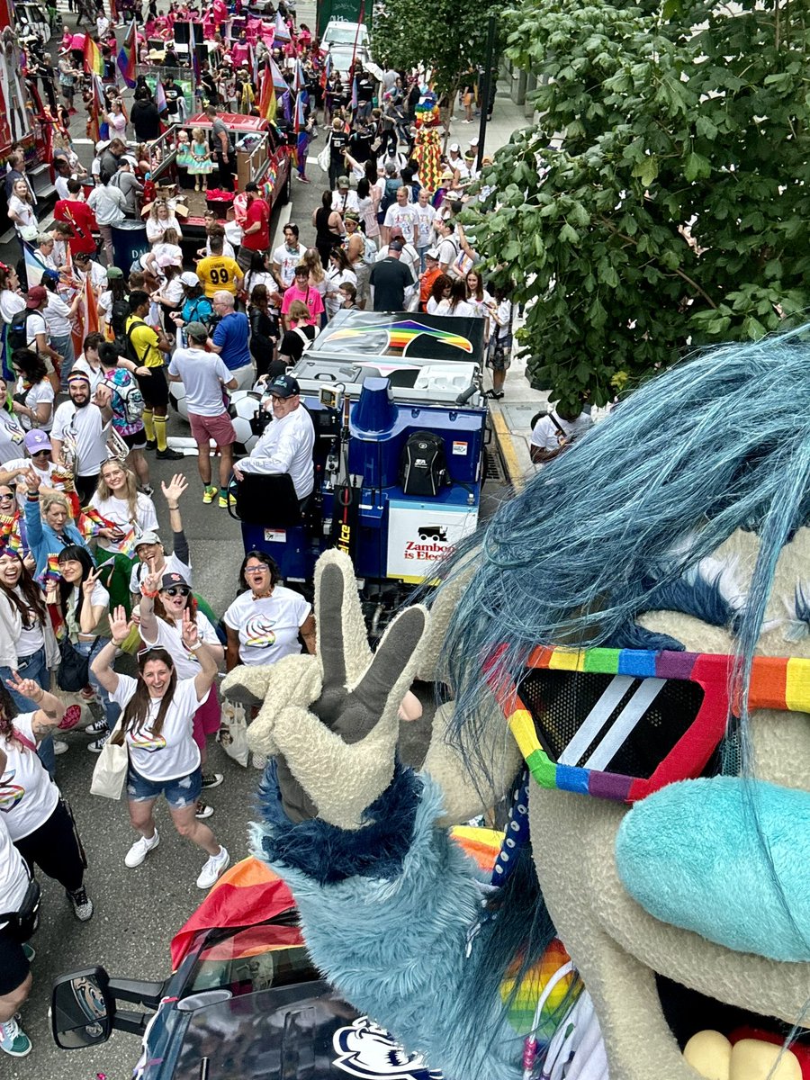 SeattleKraken's tweet photo. Let’s get this @OurSeattlePride parade party started!! 🎉 🌈 https://t.co/yaOvPVcTos
