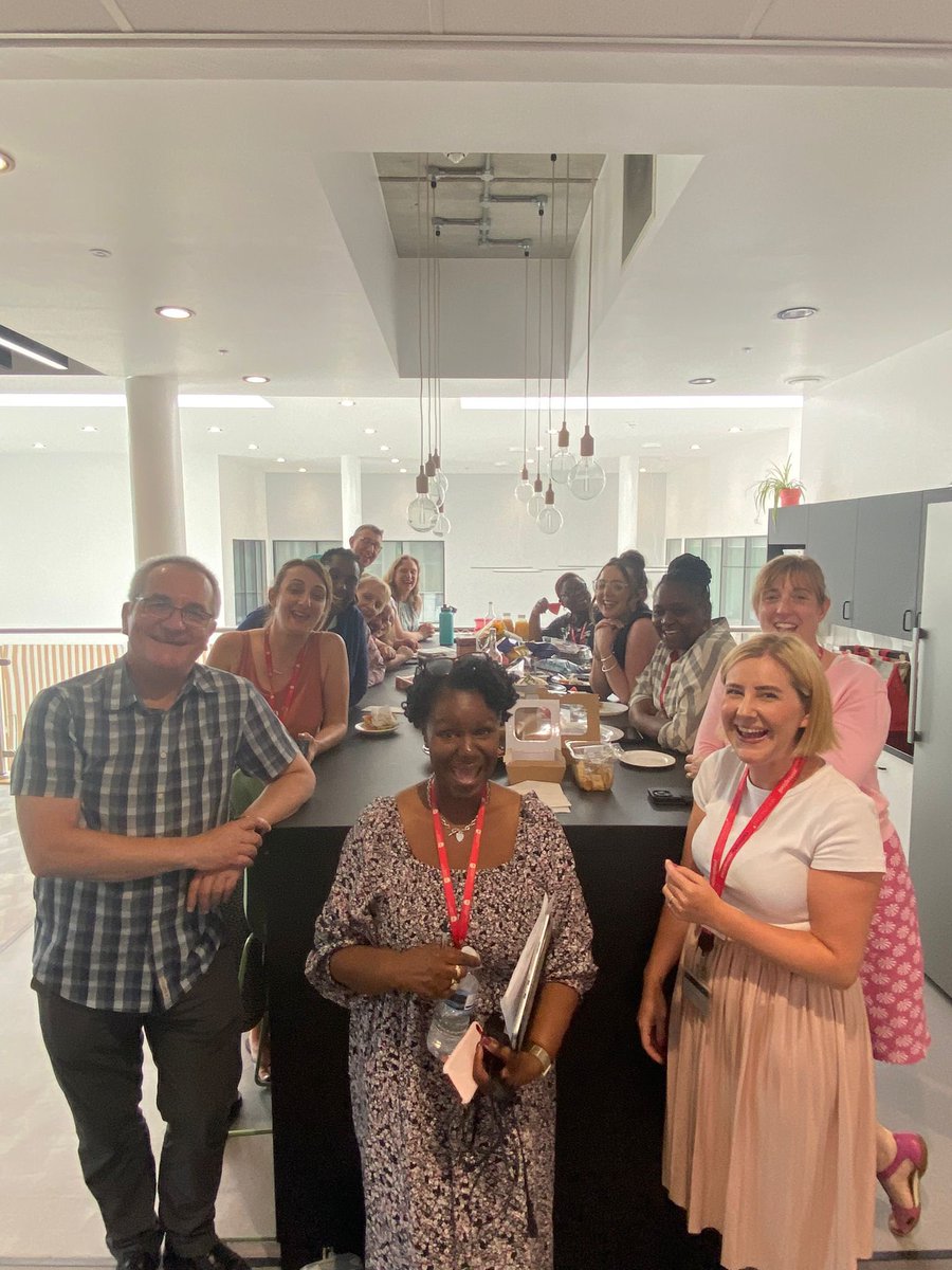 Kay Bennett4 tweet media