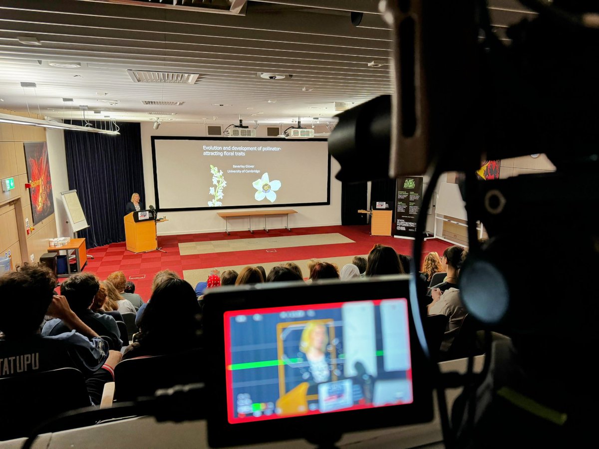 Leeds_Media's tweet photo. Great to be back at the lovely @The_Hawkhills to film and photograph the @GatsbyPlantScEd Gatsby Plant Science Summer School 2024.
#filming #photography #plantsci #GPSSS24 https://t.co/jhnvlXC2ka