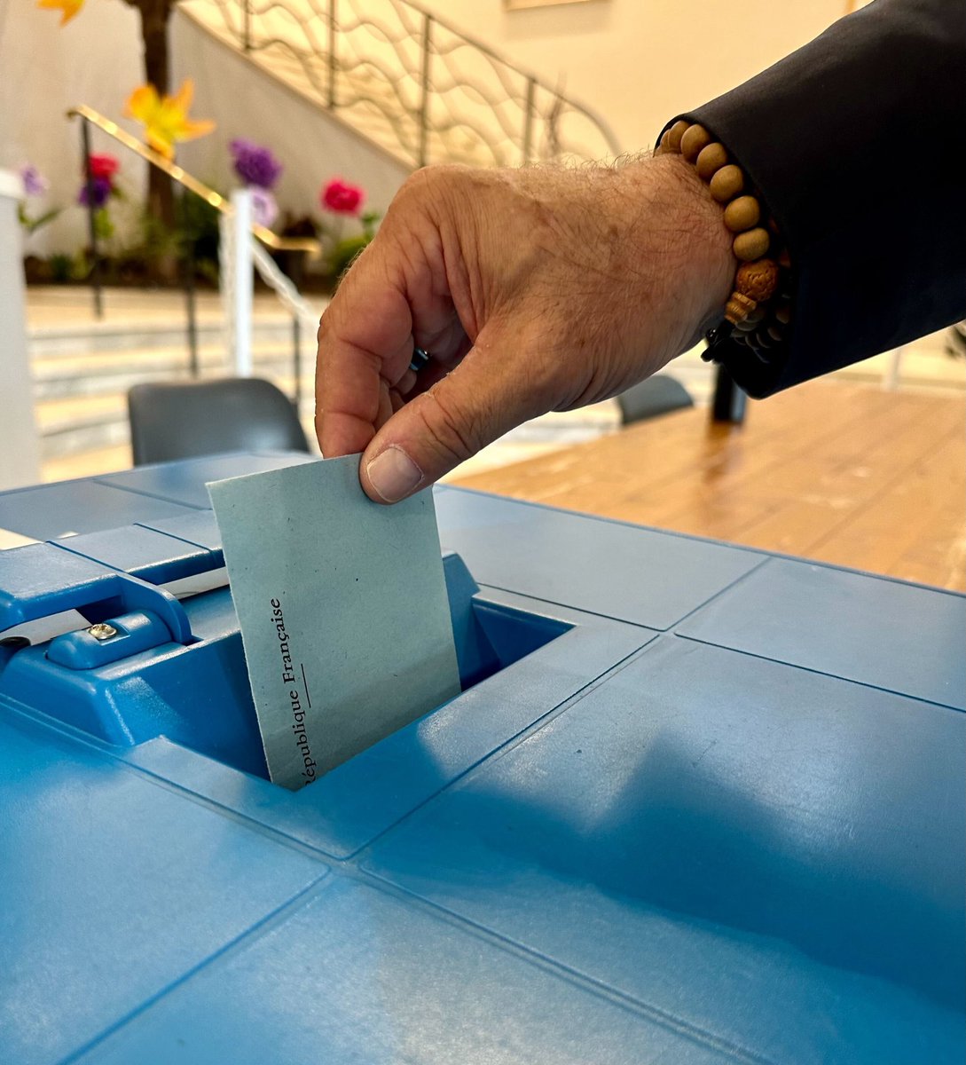 villepoissy's tweet photo. #legislatives2024  Découvrez la participation à 20h pour le premier tour des élections législatives ce dimanche 30 juin 2024 
🗳️ Poissy : 69,11%
🗳️ National : 68,5%
Restez connectés sur nos réseaux pour découvrir les résultats à #Poissy https://t.co/UL5y180JbY
