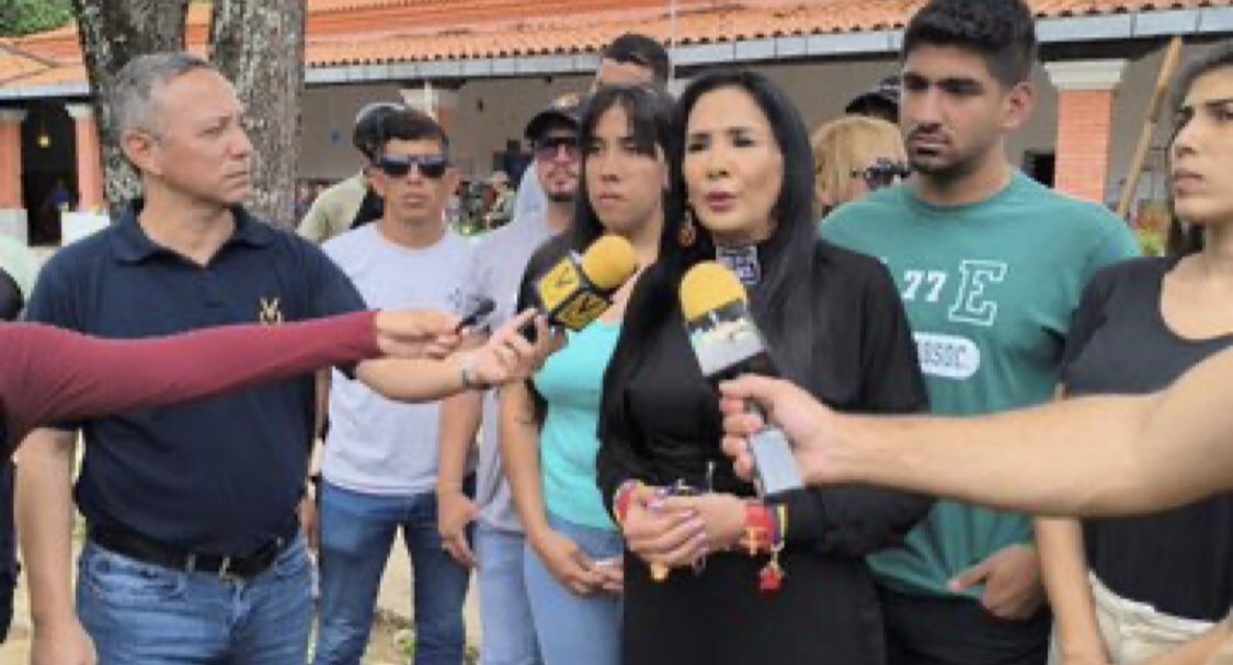 Elbetadigital1's tweet photo. Alcaldesa @sulmeavila participa en el simulacro convocado por el CNE de cara a las próximas elecciones presidenciales del #28 de julio. @cneesvzla @sulmeavila @NicolasMaduro @CneGuarico @josemvasquez https://t.co/7rYkkH1M1U