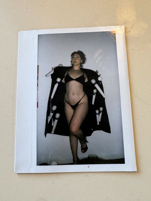 Historically accurate depiction of a Magic Wand peddler https://t.co/C8PGKYXPbW