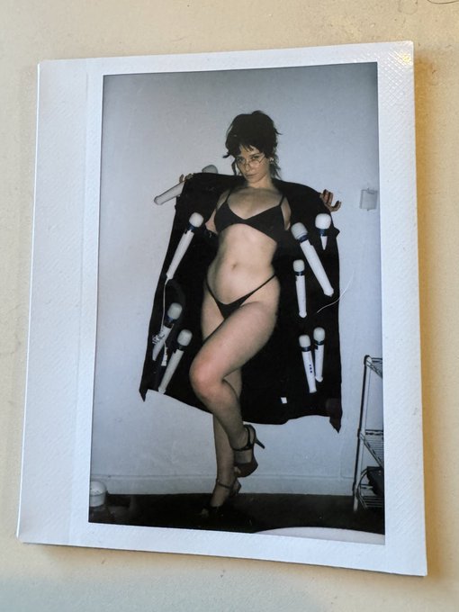 Zoë Ligon’s pics and videos