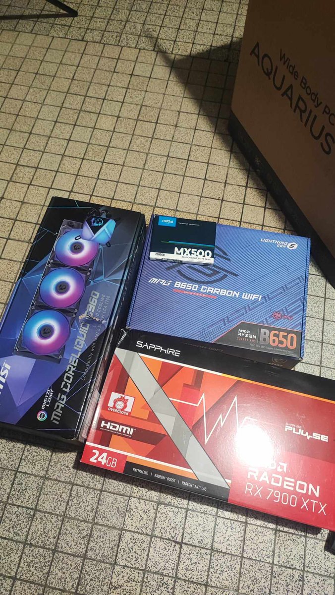 Yo l'équipe je vend mon pc gaming je l'ai payé dans les 3400€ pour vous il pourrait partir a combien aujourd'hui ? Carte graphique 7900xtx et un ryzen 7 et je met les photos des différents composants en dessous