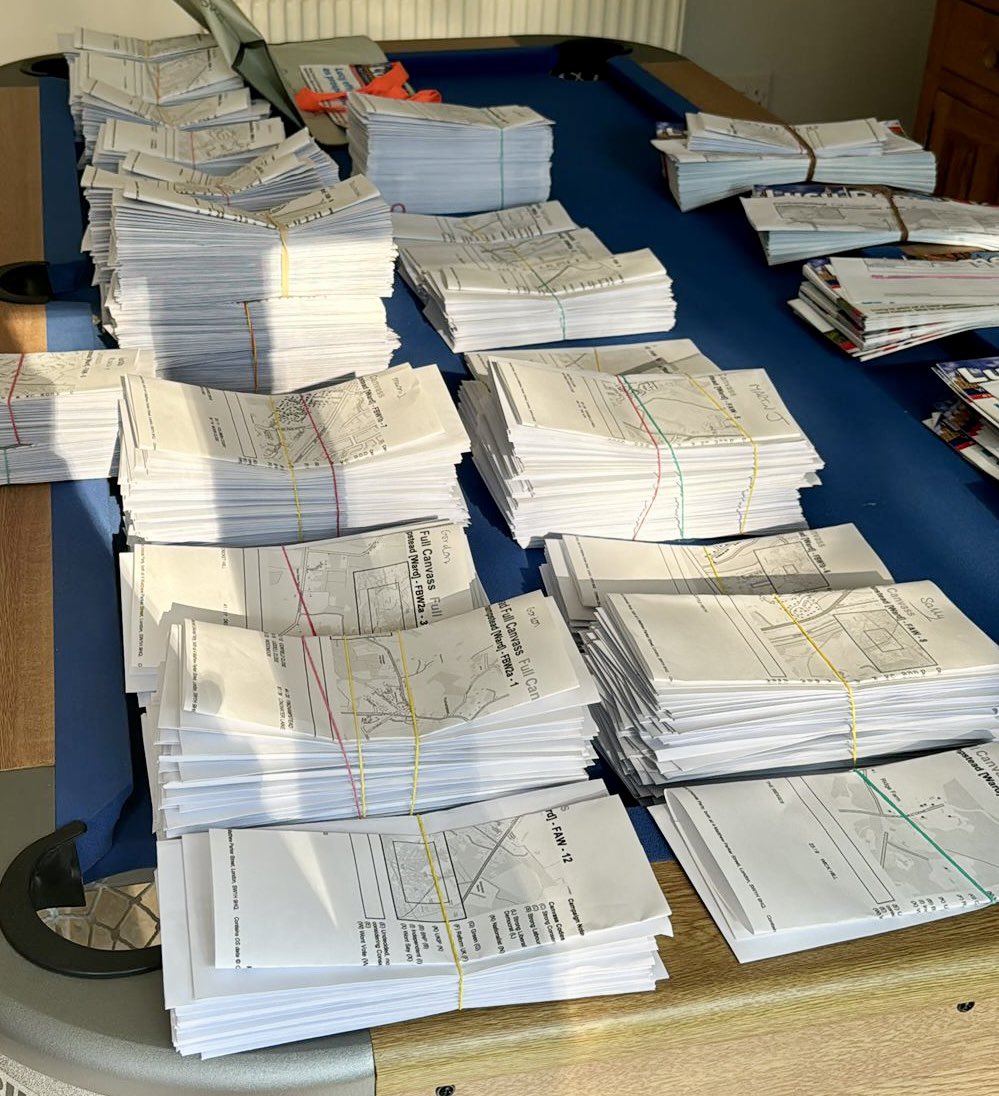 Our super team continues to spread the good word across Wokingham constituency — final stretch. (&amp; let’s go, England! 🏴󠁧󠁢󠁥󠁮󠁧󠁿🏴󠁧󠁢󠁥󠁮󠁧󠁿🏴󠁧󠁢󠁥󠁮󠁧󠁿)