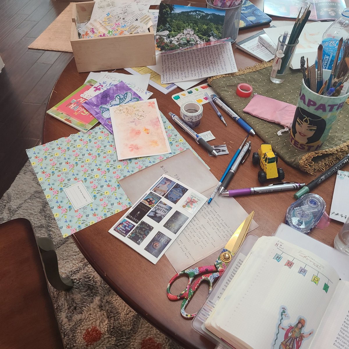 auntie_social's tweet photo. When you're trying to catch up on correspondence but you're mind is as cluttered as your workspace. #slowmail #penpal https://t.co/XWdDkFkvFF