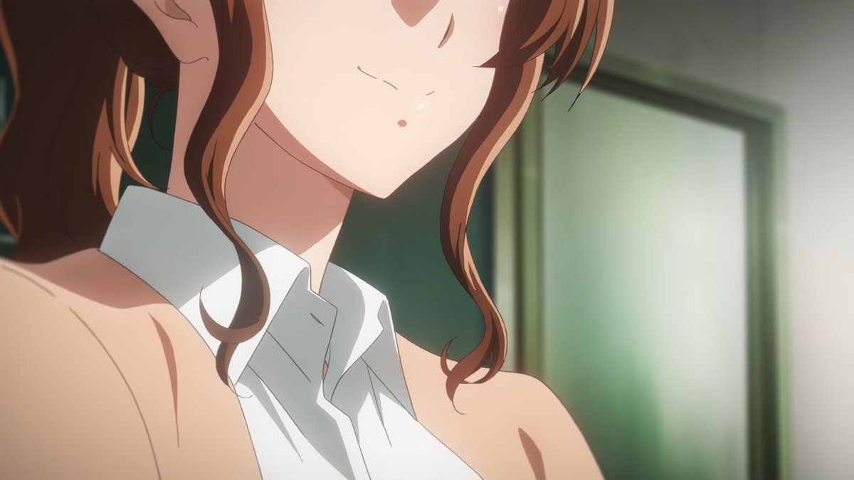 Yuyucow's tweet image. The girl that catches Kumiko's eye the most is the golden euph player the staff used to pull off that trick in the prologue. We know she's a first-year by the red. She plays a golden instrument, and by her side there's silver euph third year just like Asuka. The cycle continues