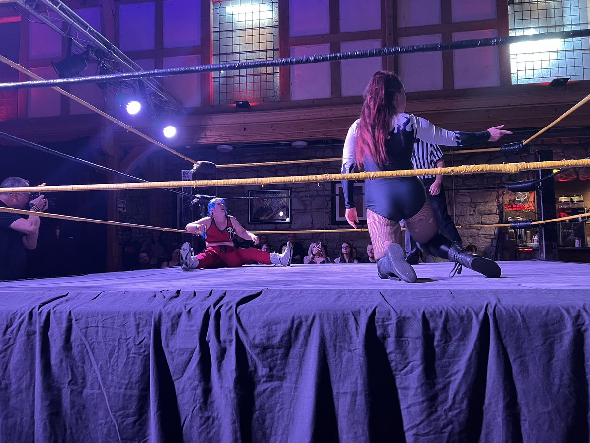 WithinTheRopes1's tweet image. Match 3

@DaisyJenkinspw vs @RubiRoberts_BBS 

#ValorWrestling