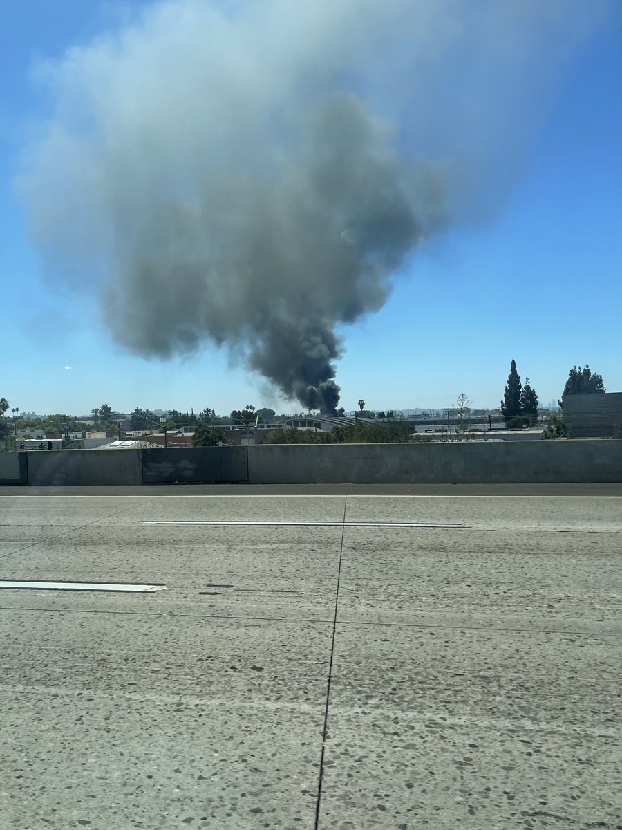 pospt's tweet photo. Fire in Glendale https://t.co/UqBH3ECjRQ