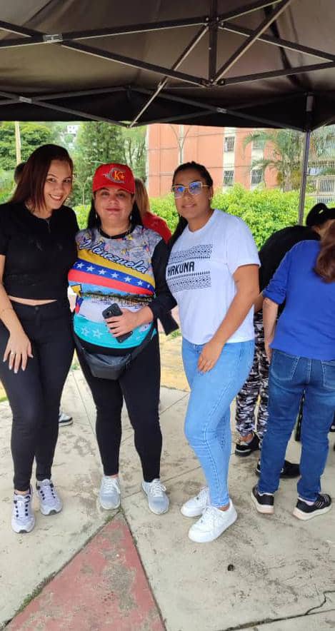 Un pueblo consciente sale a votar por Venezuela en este #SimulacroPorlaPaz 🇻🇪

@gobdecaracas <a href="/Nahumfernandezm/">Nahum Fernández</a> <a href="/AlexanderNebre2/">Alexander Nebreda</a> <a href="/NicolasMaduro/">Nicolás Maduro</a>