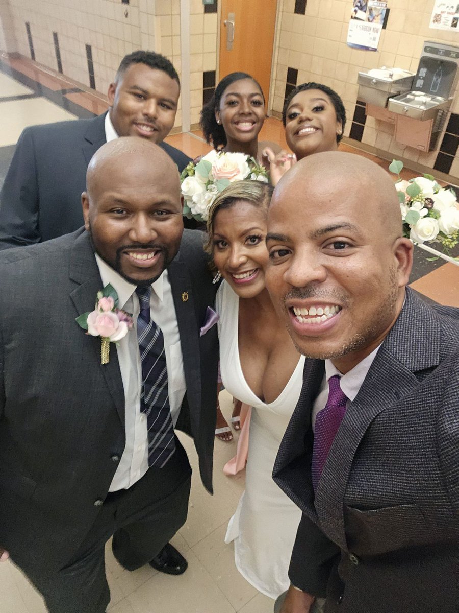 SeguinCougarWre's tweet photo. Unbelievable what a wonderful time sharing our love with our friends from Seguin High School...special thanks to @blin_jr for being our officiant for our vow renewal and @ShanaNMoore for helping to coordinate! Eternally grateful! 🙏🏾❤️ https://t.co/x7B8uWHeLu