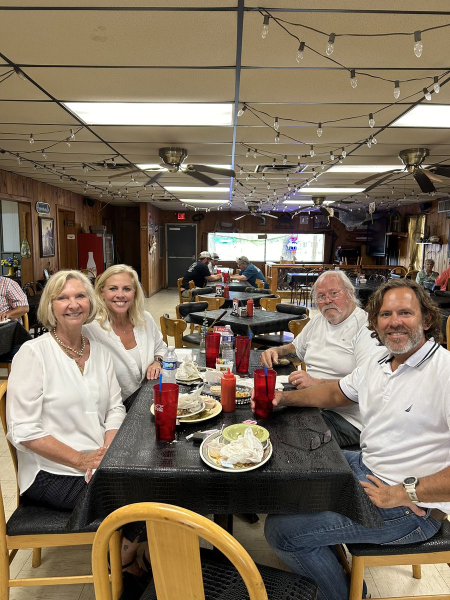 moniquemcrochet's tweet image. Sunday funday with my parents. ❤️ #MPO #MoCro Bayou Delight did not disappoint, y’all. 🍤