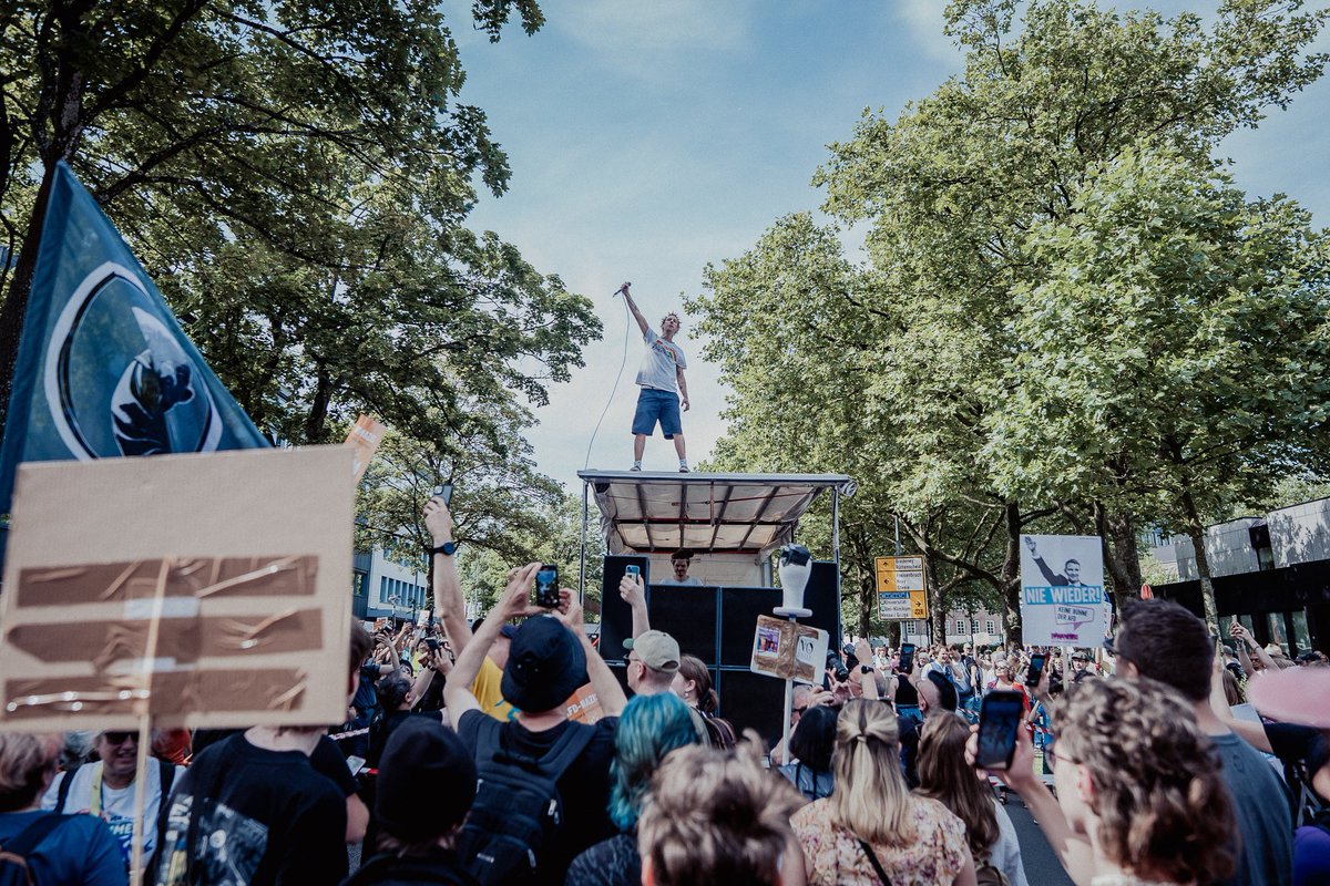 Noch mal kurz ein paar Worte zu der Demonstration in Essen: es war wirklich sehr bewegend, so viele tolle Menschen da auf der Straße zu sehen. Richtiger Gänsehaut Moment. Alle super motiviert, super mutig. Niemand gibt da auf. Die ganze Stadt war auf den Beinen. 😍✊️
#fckafd