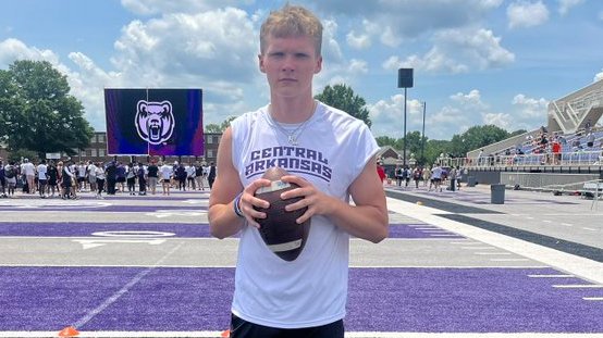 sixstarfootball's tweet photo. CENTRAL ARKANSAS COVERAGE I Several rising QB prospects impress

⭐️Six Star Football takes a look at several talented prospects that impressed at UCA 🐻

✍️ STORY▶️ https://t.co/gohdR08KHh

@juneyatkins1 @AndrewBjork1 @tyburleson14 @GunnarGipson @Tyler_11Hampton @spencer_james27 @AntwoneMiller8 @PeytonMillsCMSF @hayden2nichols @B_Phillips_7_