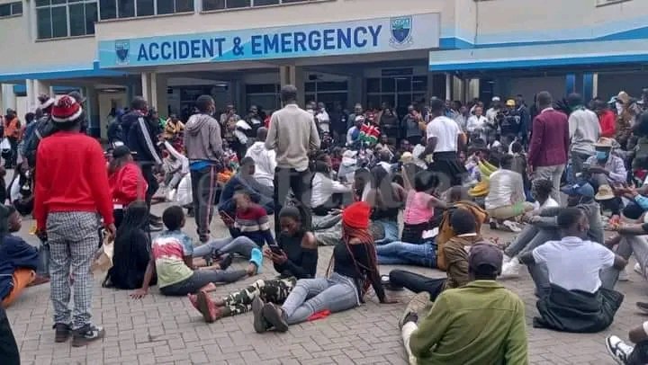 MygloryShow's tweet photo. After burning candles to give respect for people which died last week, youngs have poured in KNH to give blood for people which get injuries! They have say that Tuesday we meet again. https://t.co/It0zjP2lq0