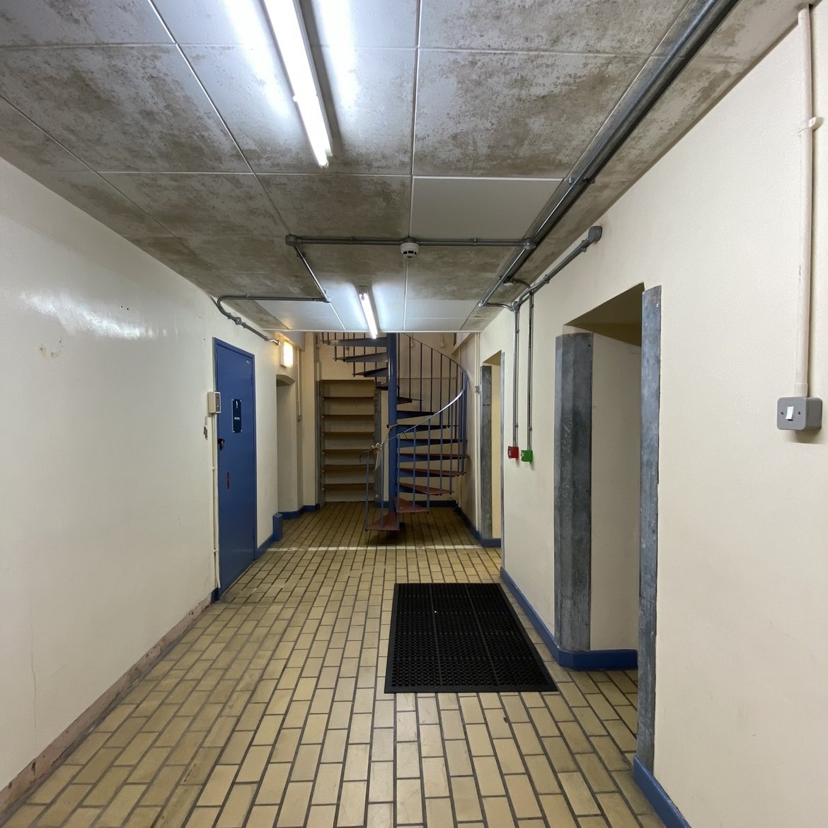 GhostlyGamble's tweet photo. More creepy stories from the prison 🖤

#hauntedprison #paranormal #ghosthunting #ghoststories #creepy https://t.co/UPYjfL5lp4