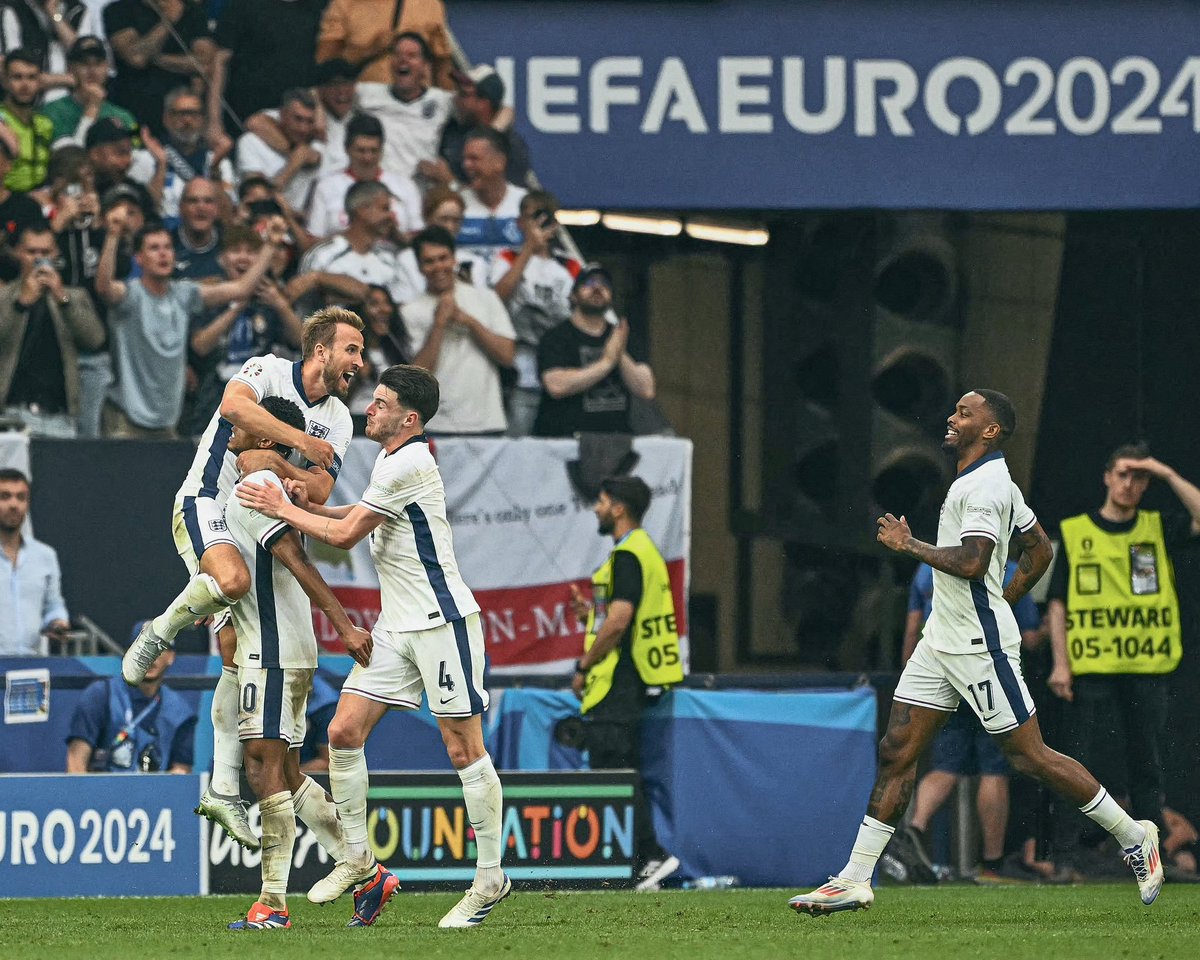 Ivan Toney's game by numbers vs. Slovakia:

80% aerial duels won
8 passes completed
3 fouls drawn
1 chance created
1 assist
1 shot

Got to start him vs. Switzerland. Such a handful. 💪🏴󠁧󠁢󠁥󠁮󠁧󠁿