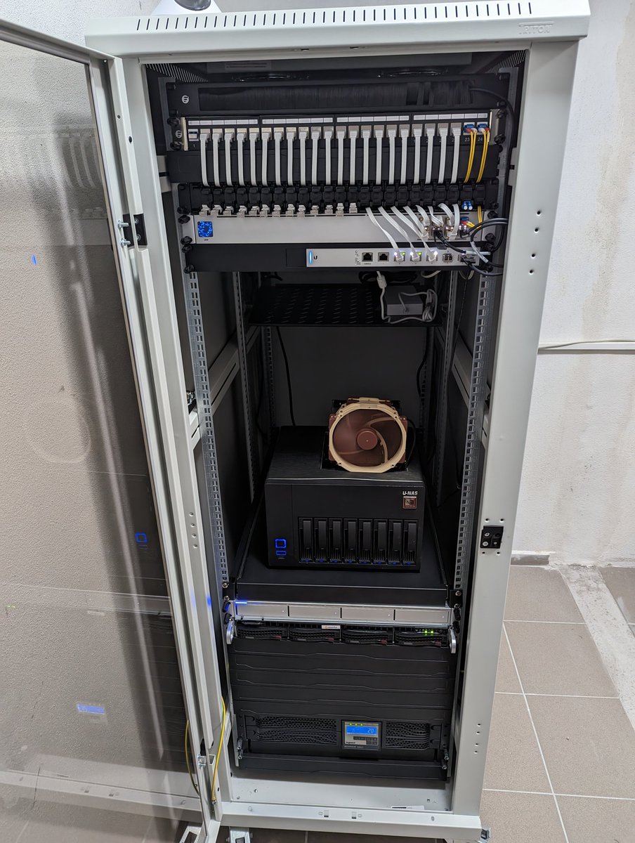 Barlog951's tweet photo. @SaasyEngineer Nothing 😉 https://t.co/EAnwPeK0yz
