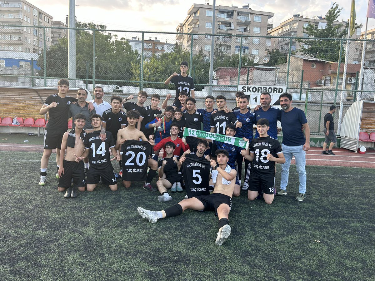 Anadolu Bingöl Spor Kulübü U17 Türkiye şampiyonasında son dört takım arasında Türkiye şampiyonluğu için 4 finalde