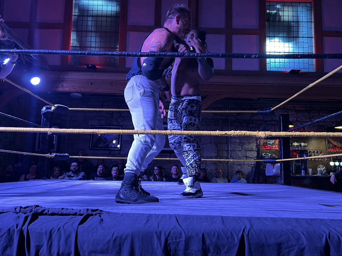 WithinTheRopes1's tweet image. First Half Main Event

@W3Lwrestling World Heavyweight Championship Match

Buffa(C) Vs @BigLouNixon 

#ValorWrestling