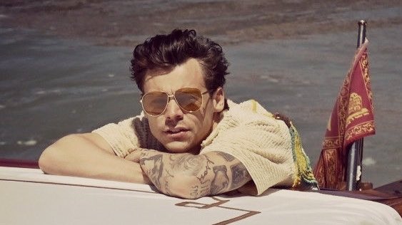 axlsugar's tweet photo. Harry Styles in Italy 🇮🇹 https://t.co/m3mqlapj8a