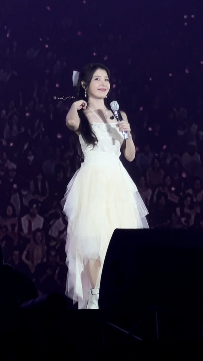 240630 아이유 방콕 콘서트

진짜 공주야 .. 🥹팬들 바라보는 눈빛에서 다정함이 뚝뚝 떨어져.. 이다정공주야 🐰🩷

#HEREH_WORLD_TOUR_IN_BKK #IU