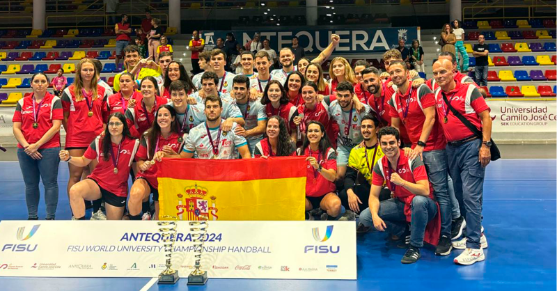 RFEBalonmano's tweet photo. 👑 España 𝐬𝐞 𝐜𝐨𝐫𝐨𝐧𝐚 en el balonmano universitario

🇪🇸 #HispanosUniversitarios y #GuerrerasUniversitarias se cuelgan el Oro en #Antequera2024 

🤩 ¡𝑫𝒐𝒃𝒍𝒆𝒕𝒆 𝒉𝒊𝒔𝒕𝒐́𝒓𝒊𝒄𝒐!

📰 Toda la información 👇