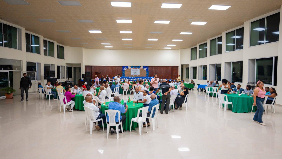 Que Viva San Juan 

Agradezco a la histórica Asociación de Productores Agrícolas de San Juan de la Maguana, una de las entidades más emblemáticas del Sur, representada por su Presidente David Herrera por el reconocimiento que nos hicieran.