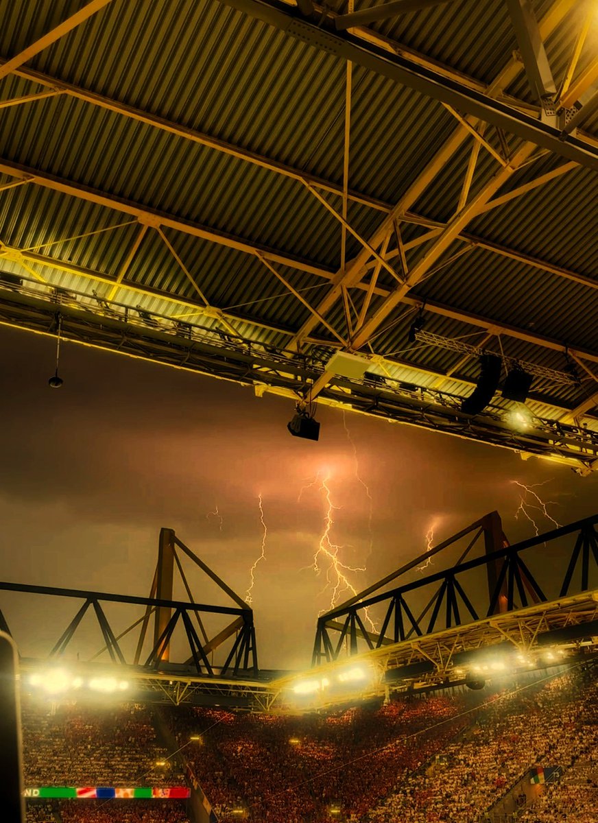 Graphicill's tweet photo. New wallpaper 👀
@BVB https://t.co/DpvLM0HrWJ