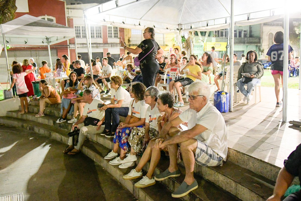 Sessão encerrada. Corações em festa. Cinema na praça de graça! 
O Circulando Cinema é resultado da política pública da Lei Paulo Gustavo. Gratidão a todos os realizadores, equipe e, principalmente, ao público que prestigiou as sessões. 
 📷 Cláudio Ferreira 

#circulandocinema