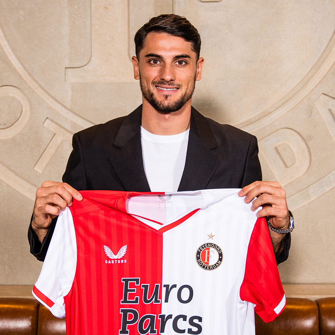 Feyenoord's tweet photo. JULIÁN CARRANZA = 🔴⚪⚫