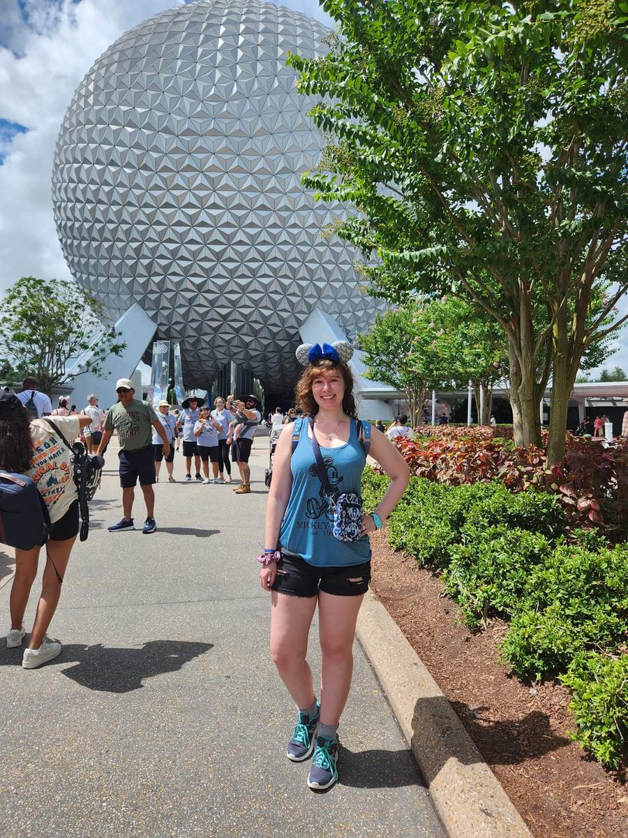 ChocoChipMeeple's tweet photo. Just a girl, standing in front of Spaceship Earth, asking her to love me. 🥹🥰❤️☀️🌐✨️

#SpaceshipEarthSunday #JustAGirl #EpcotTrash #LikeAGrandAndMiraculousSpaceship #ThePrettiestGirlyInSchool https://t.co/nUre0MVnD6