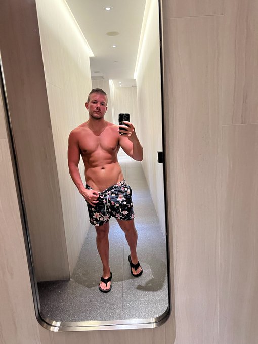 Front or back? https://t.co/q0YCsFNbxn<a href="/tag/sex"class="tags"><span>#sex</span></a><a href="/tag/porn"class="tags"><span>#porn</span></a><a href="/tag/onlyfans"class="tags"><span>#onlyfans</span></a>