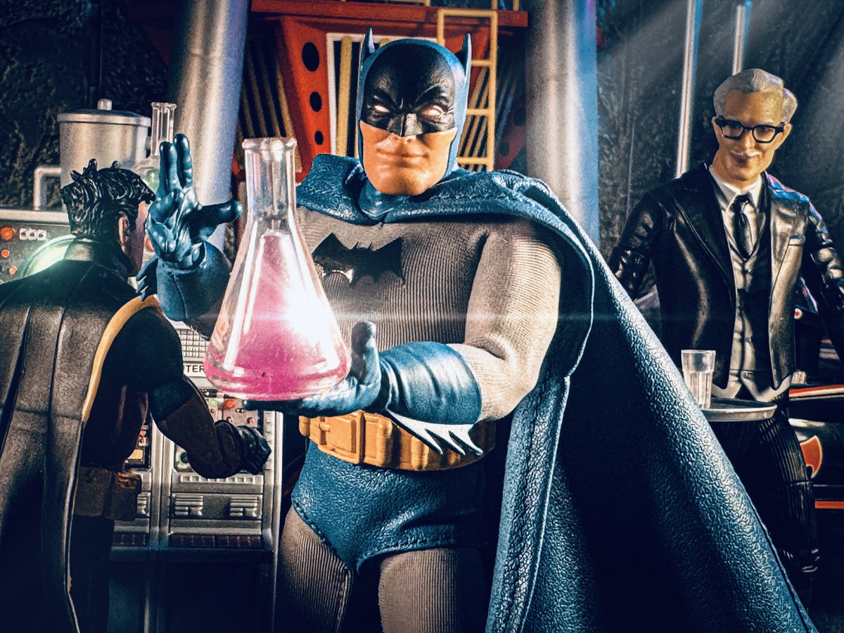 toyetic40s's tweet photo. “Gentlemen, after months of experiments and millions of dollars, the perfect pink lemonade may finally be in our grasps!”
#GoldenAgeBatman #Mezco #MezcoToyz #Aflred #Robin #Mattel #ACTIONFIGURES #ActionFigurePhotography #ToyPhotography
@Batman @mezcotoyz @Mattel @DCOfficial https://t.co/IQzAHfOVxZ