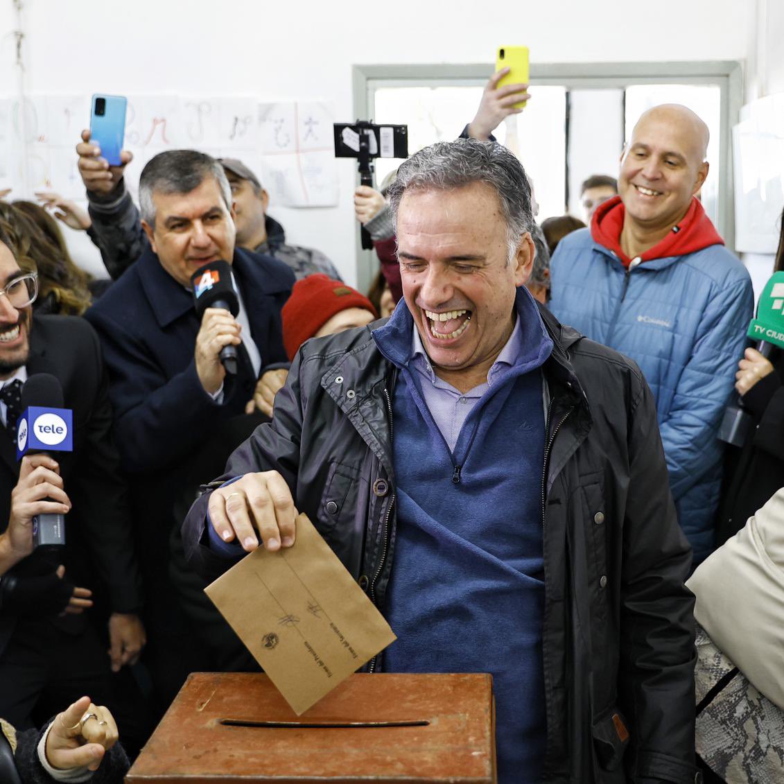 OrsiYamandu's tweet photo. ¡Defender la alegría como una trinchera! https://t.co/4NbBDmCKU4