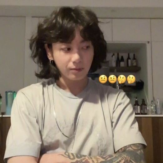 queria muito saber qual é a pira que homem tem com idol tipo???? você acha mesmo que o namjoon vai sair da coreia e do serviço militar dele pra vim em recife casar cmg?? menos né more