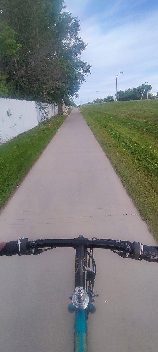 Monty_patel07's tweet photo. 🚗♻️🚲
🥺🥺 Owned a car in India 🇮🇳
Now bicycle owner in Canada🇨🇦
(આવો તાણ કેનેડા🫣😂)
Vehicle કોઈ પણ હોય..😭
એનાં માટે લગાવ કંઇક અલગ જ હોય છે....
Quote your Photo with vehicle😊
#Vehicletwitter https://t.co/M8segiuBrO