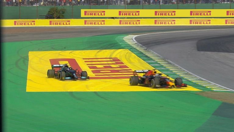 “You can’t divebomb that’s not how you overtake” - Max Vertaliban 😭
