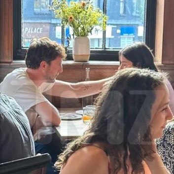 o fandom da gracie abrams é:

não tem nome
não tem fãs
não tem paz

mas finalmente vamos ter um namorado bonito 😍😍🙏🏼🙏🏼  ELA NÃO TEM UM GOSTO TÃO RUIM QUANTO PENSÁVAMOS GALERA ISSO É UMA VITÓRIA EM MEIO A TANTOS FEIOS!!!
